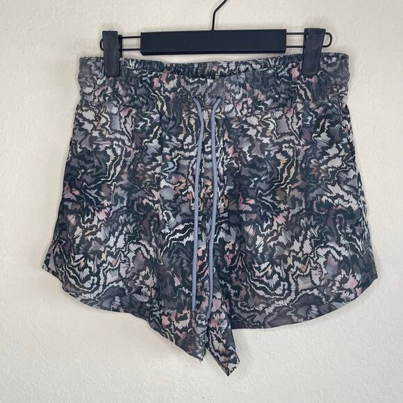 Athleta Crossroads Kinetic Abstract Shorts - Size S - Picture 3 of 7